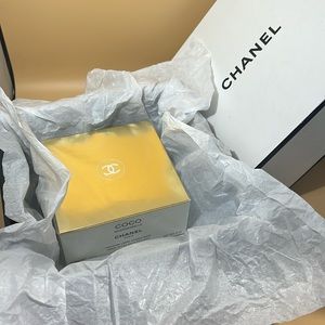 COCO MADEMOISELLE Chanel Paris 
Fresh After Bath Powder